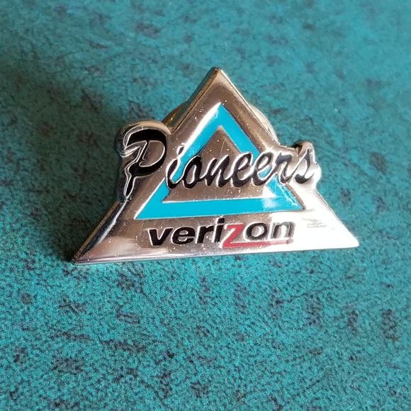 Verizon Pioneers Service Employee Award Silver Tone Tie Tack Hat Lapel Pin - Picture 7 of 9